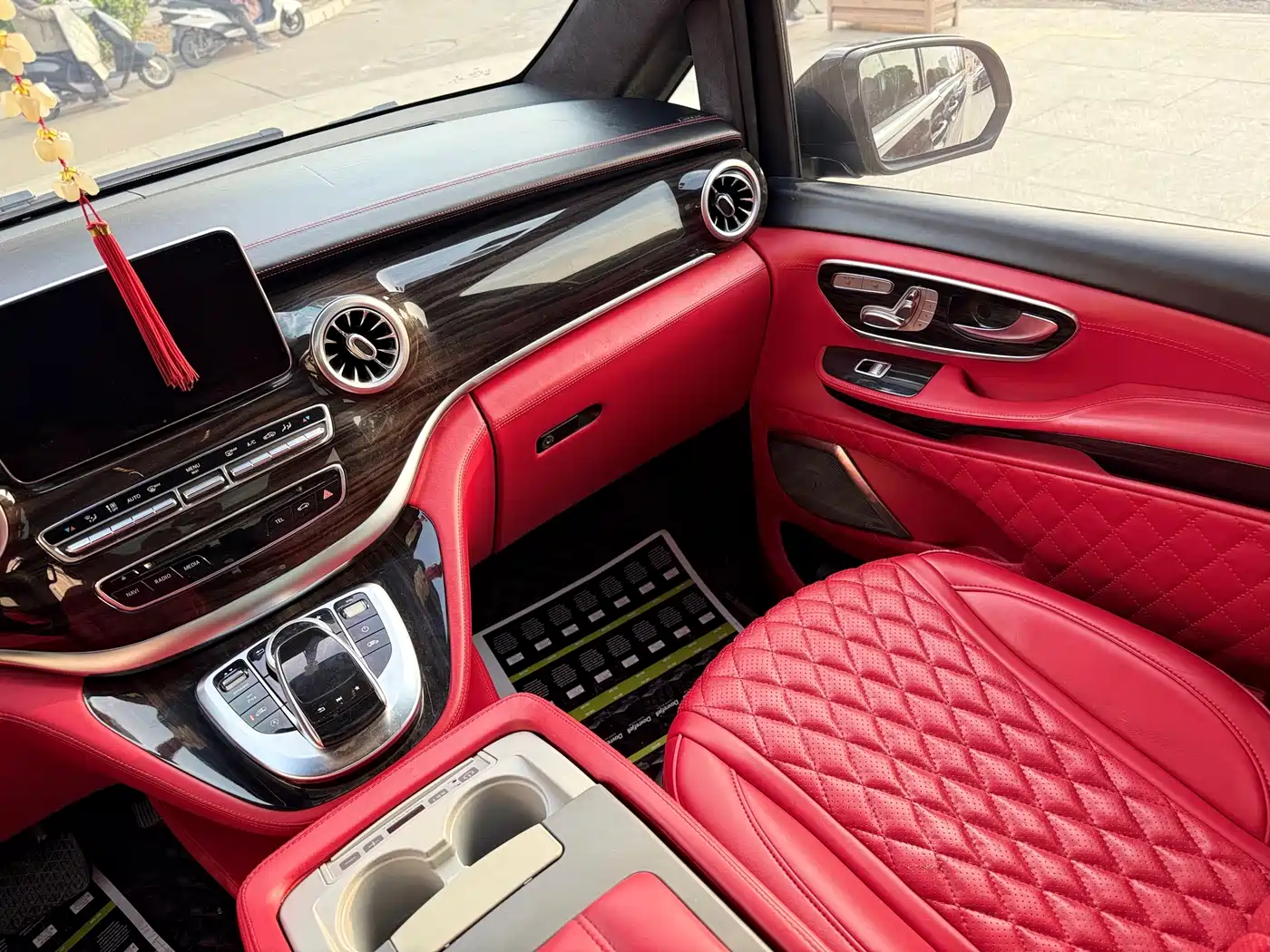 Mercedes-Benz V-Class 2018 V 260 AMG Sport Edition China VI фото 15