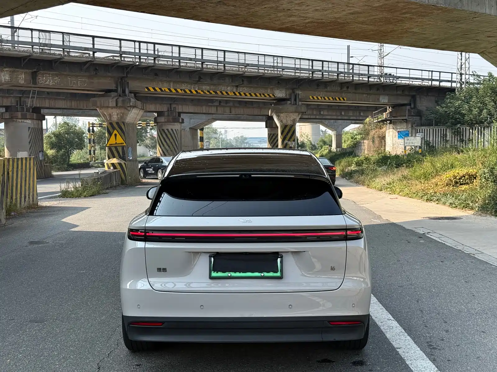 Фото 2 - Li Auto i6