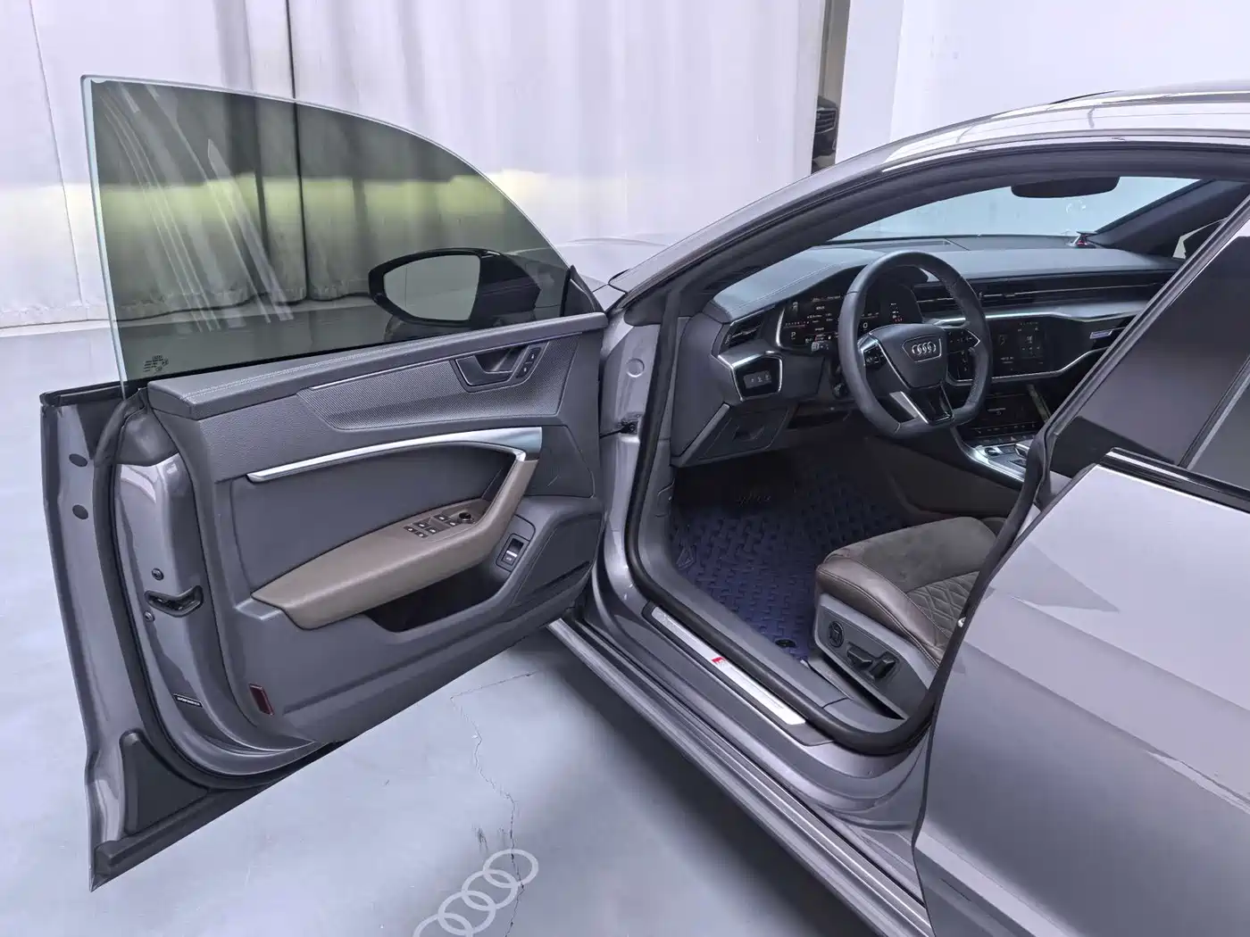 Фото 4 - Audi A7L