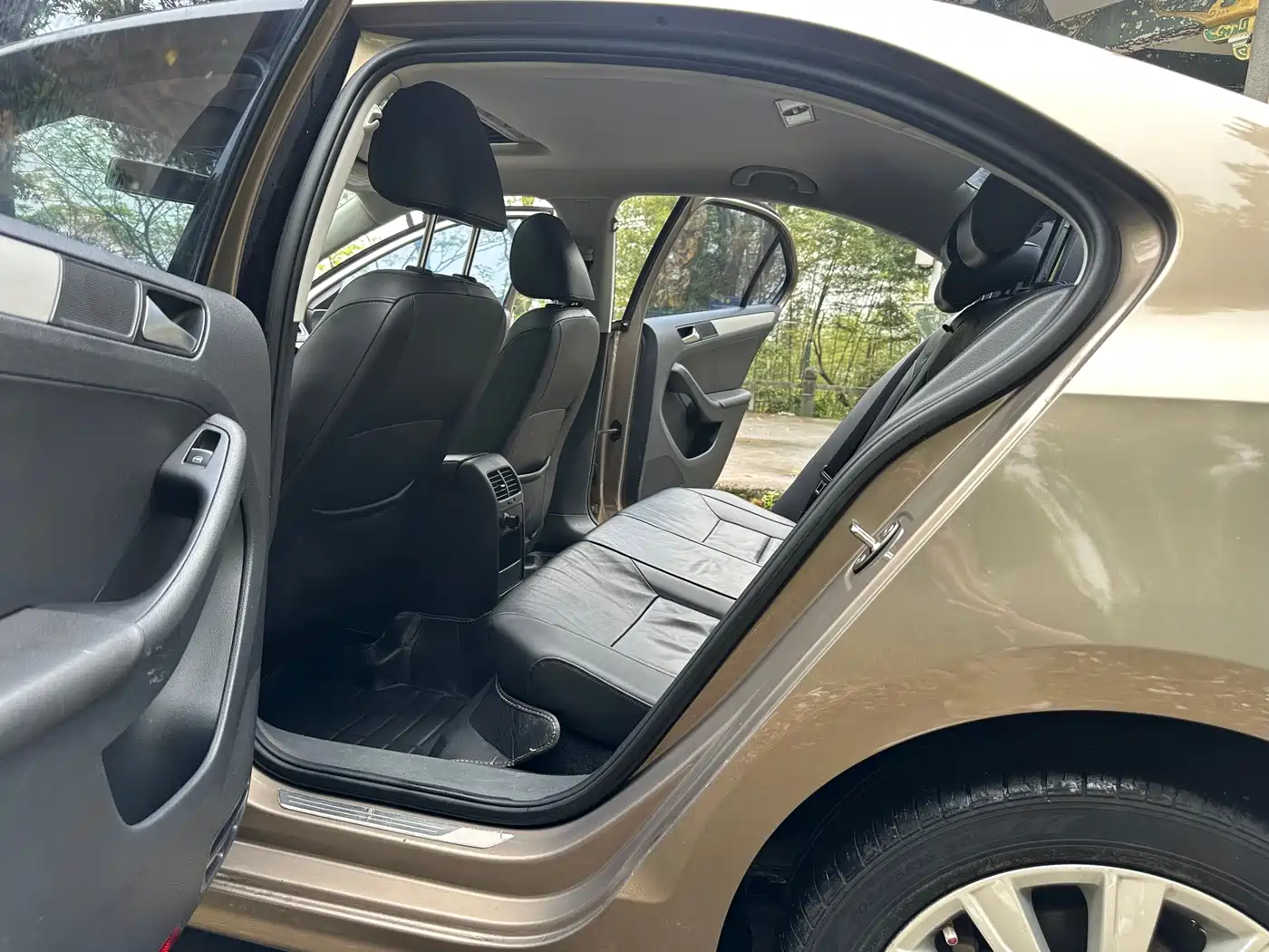Volkswagen Sagitar 2015 230TSI Automatic Comfort фото 7