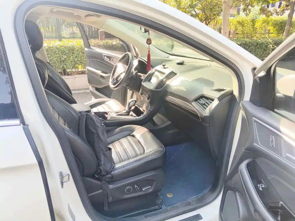 Фото 13 - Ford Edge