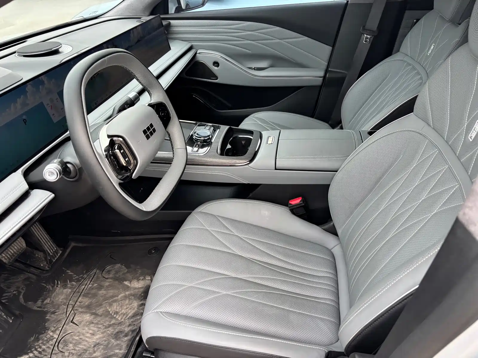 Photo 4 - Geely Galaxy Galaxy E8