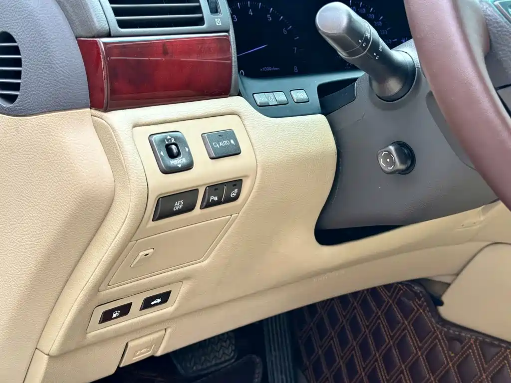 Фото 17 - Lexus LS