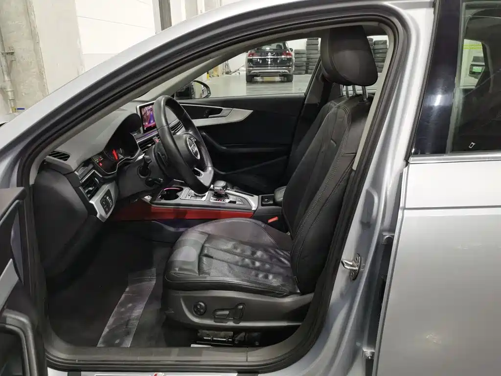 Фото 10 - Audi A4L