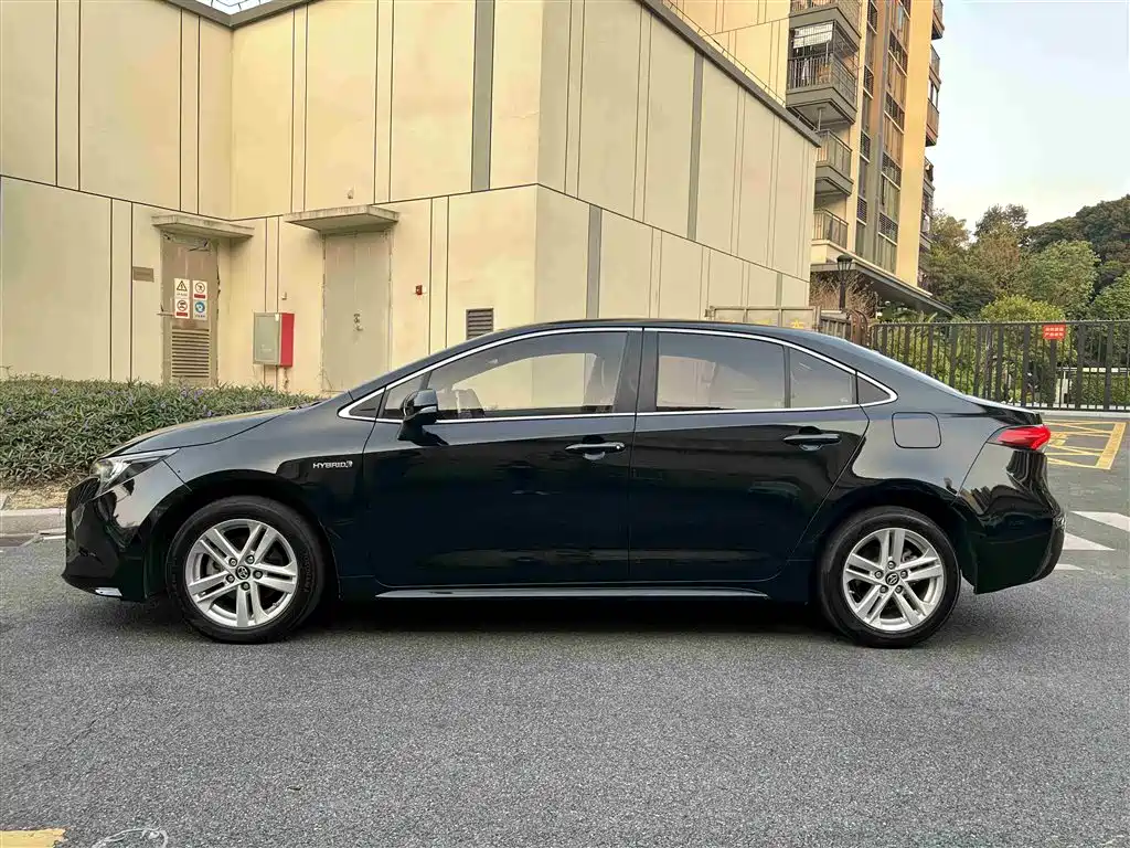 Toyota Levin 2021 Dual Engine 1.8H E-CVT Luxury Edition фото 2