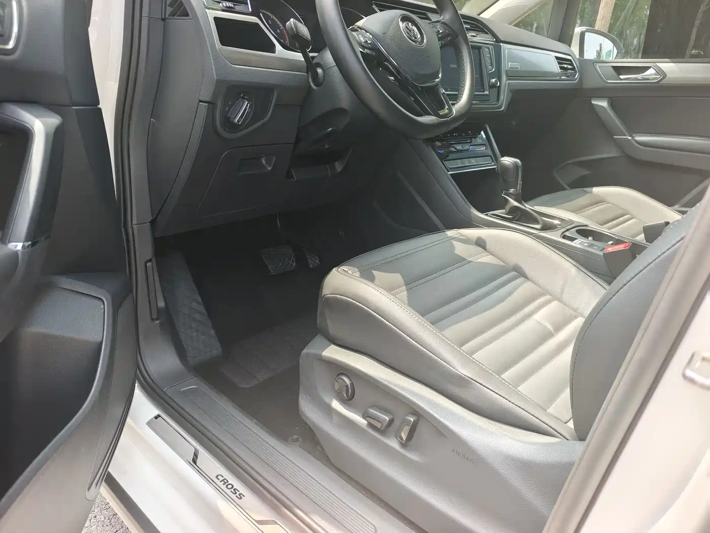 Volkswagen Touran 2021 2021 Touran L 280TSI DSG Cross Edition 7-seater
