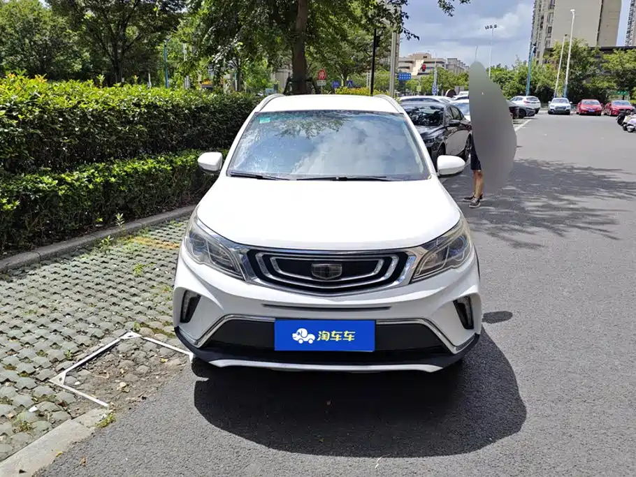 Фото 2 - Geely Vision X3