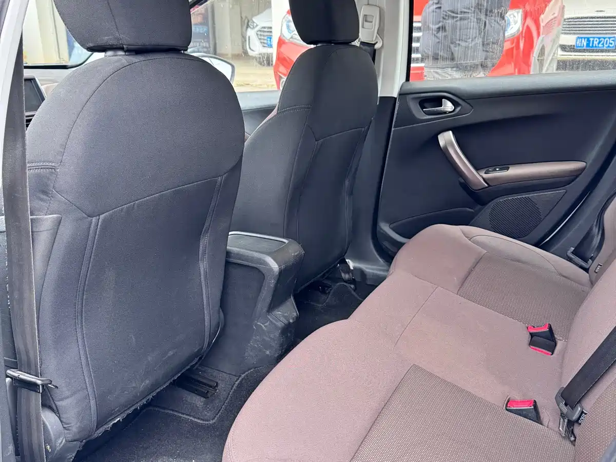 Peugeot 2008 2015 2014 1.6L Automatic Fashion Edition