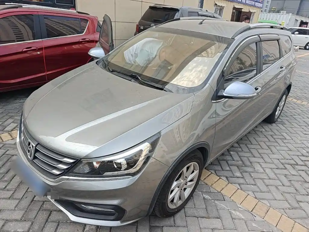 Baojun 310W 2018 2017 1.5L Manual Fashion Edition (China V)