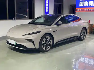 Roewe F7