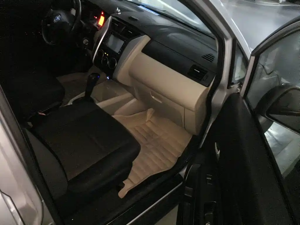 Venucia R50 2013 2013 1.6L Auto Fashion