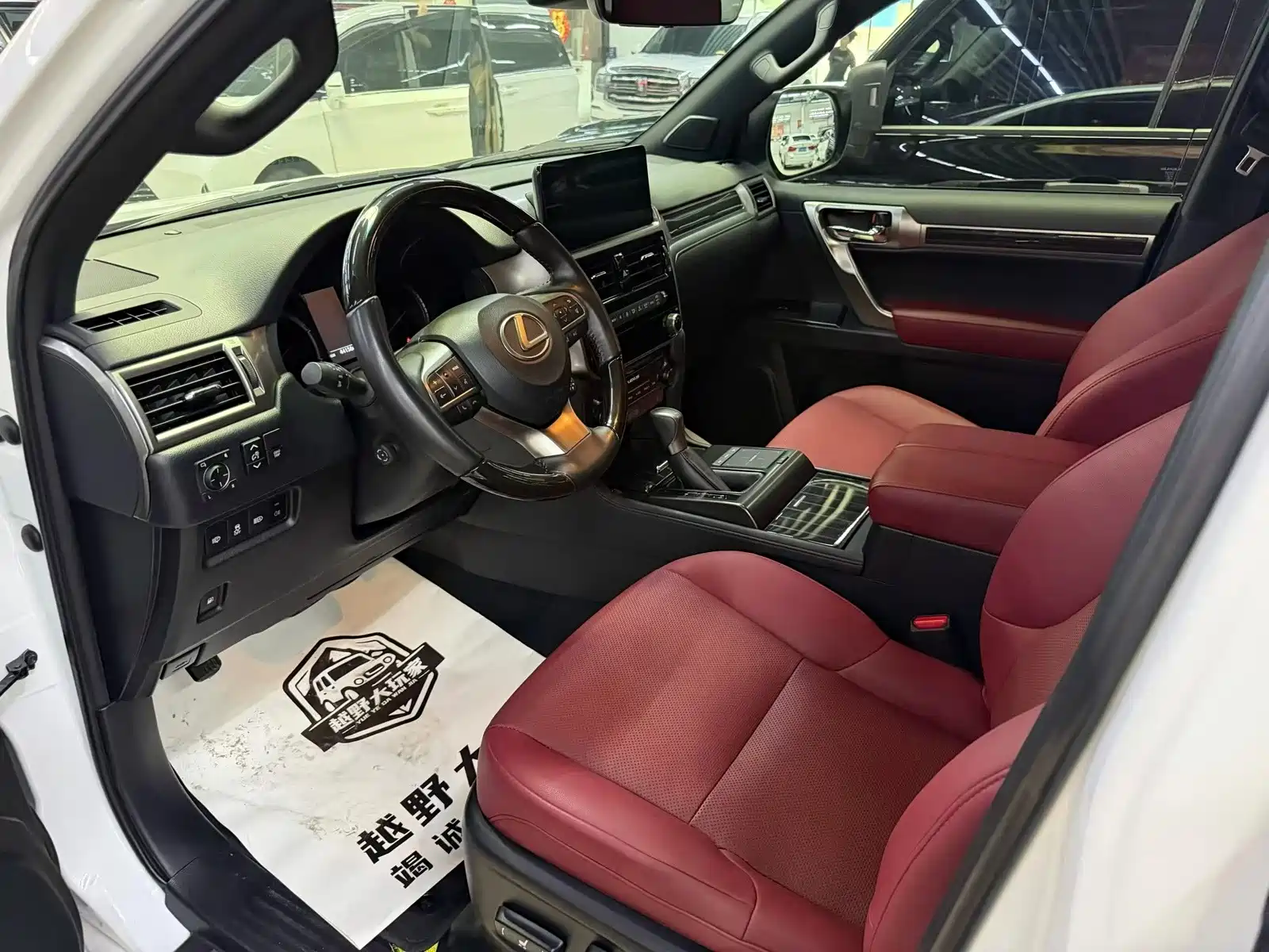 Photo 4 - Lexus GX