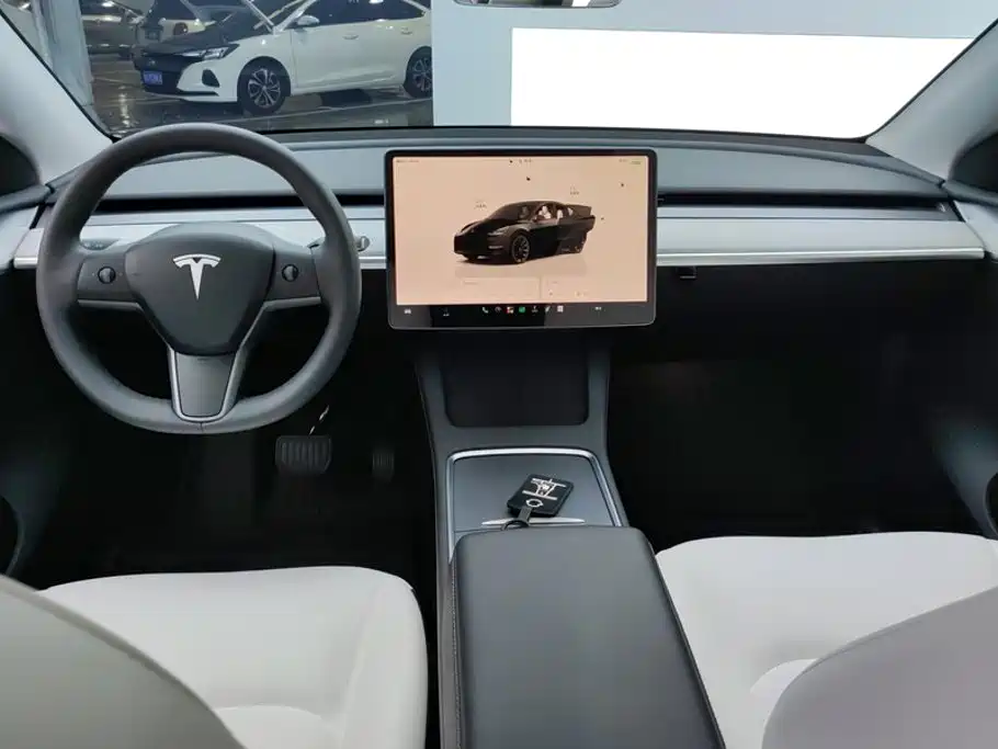 Фото 12 - Tesla Model Y