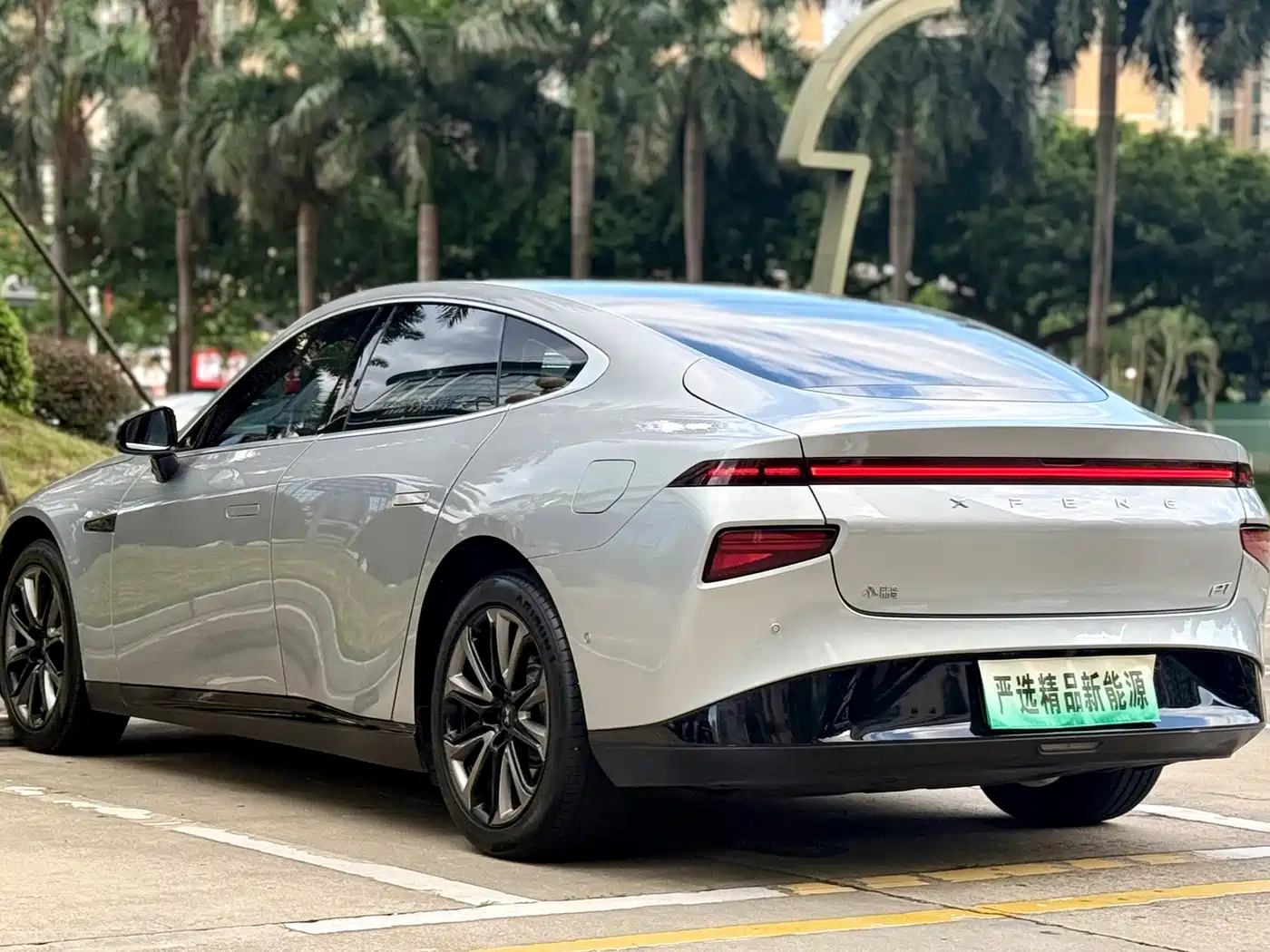 Фото 23 - XPeng P7