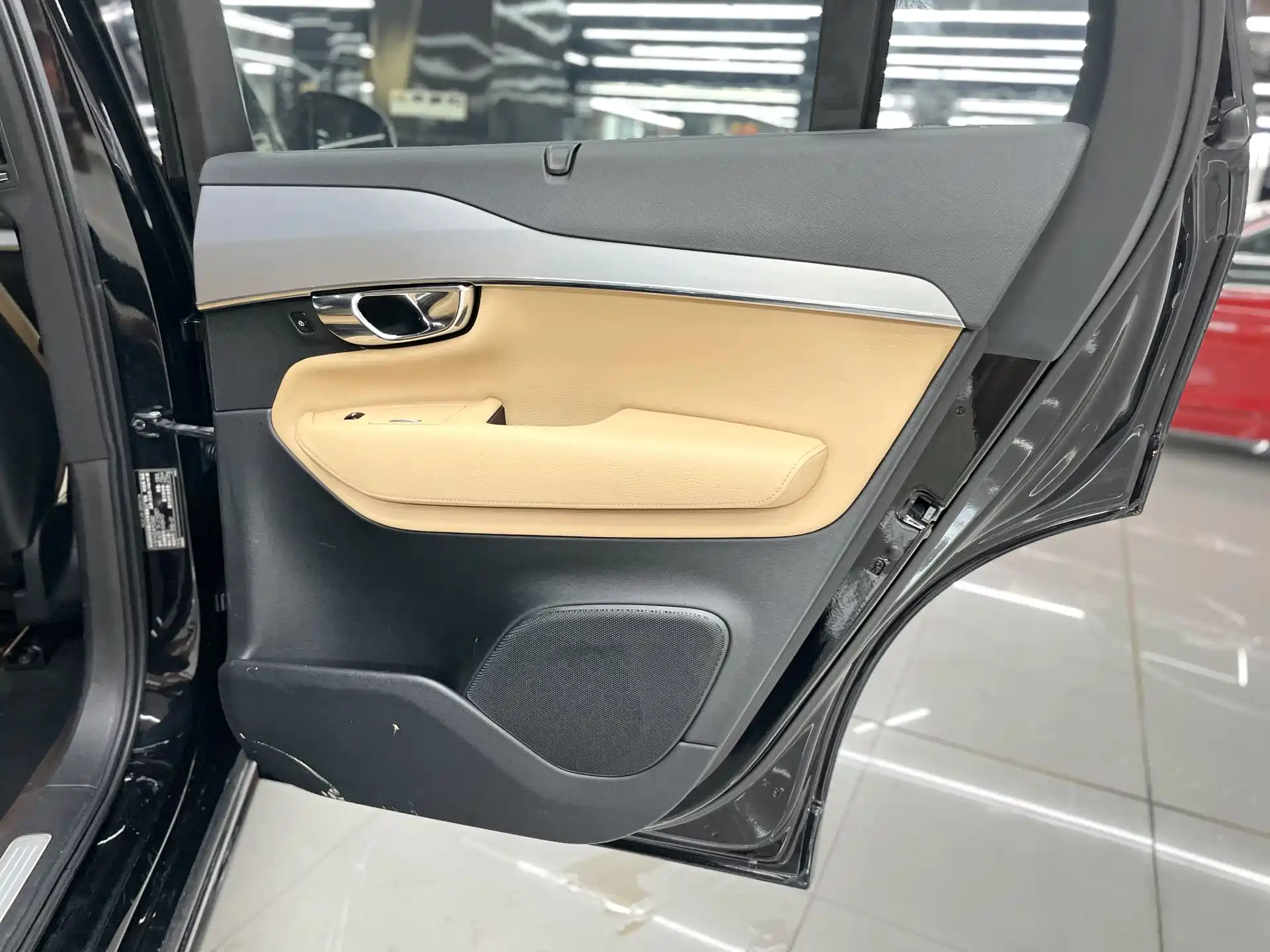 Фото 9 - Volvo XC90
