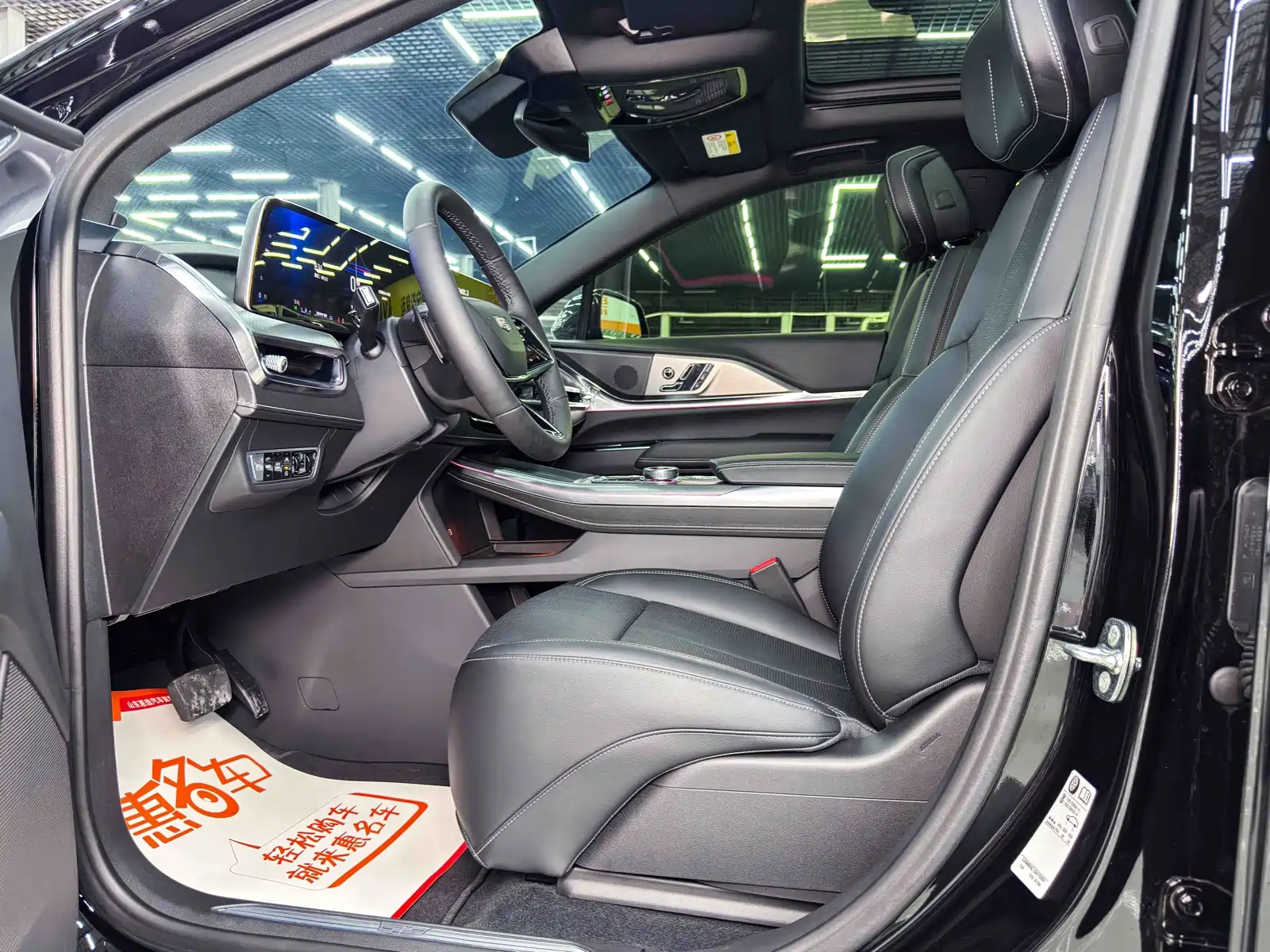 Фото 4 - Cadillac XT5