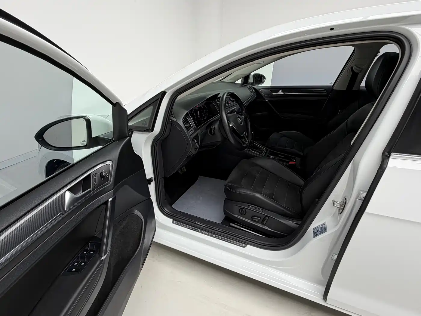 Volkswagen Golf 2020 Beloved Edition 280TSI DSG Luxury фото 13
