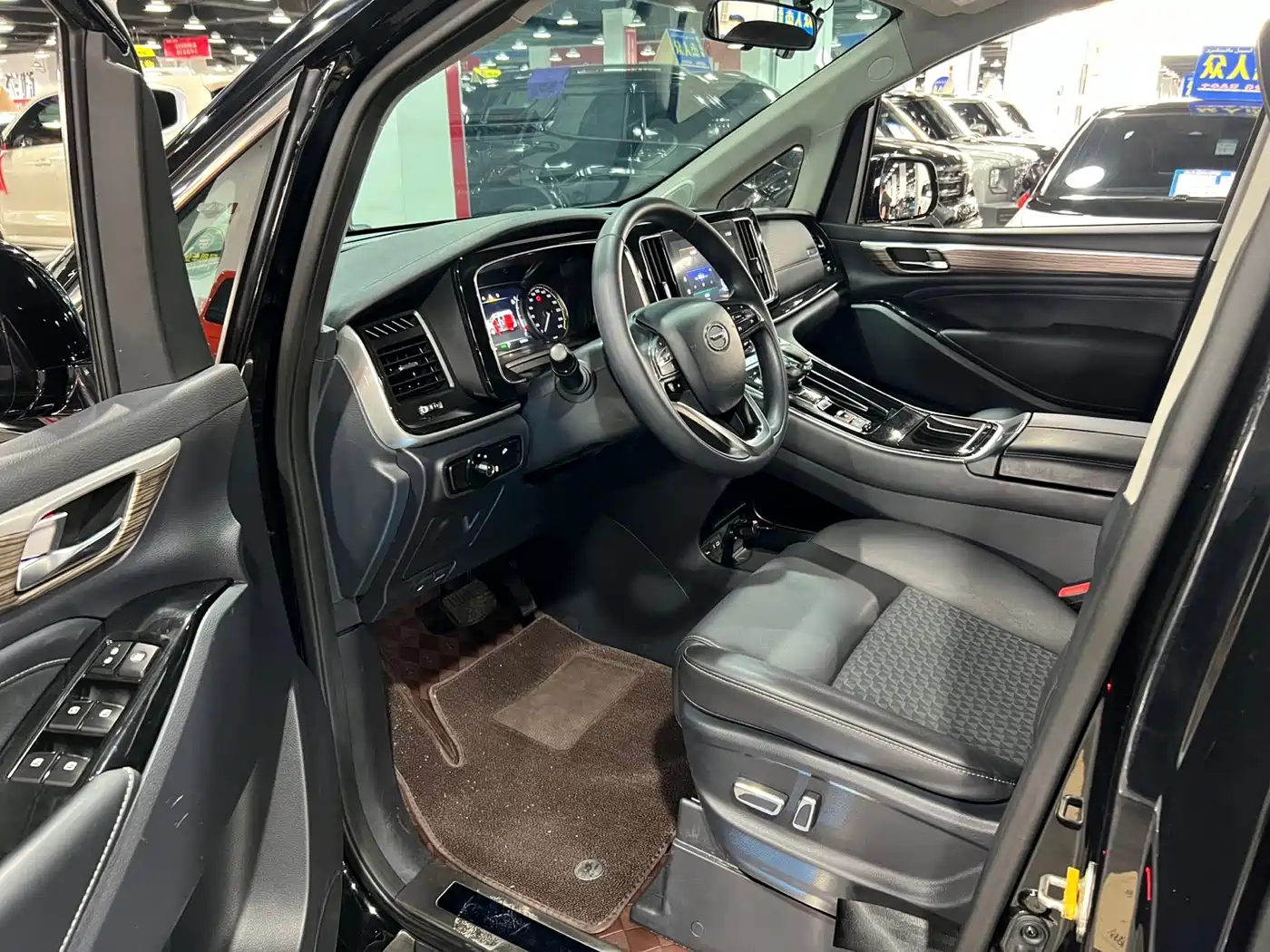 GAC Trumpchi Trumpchi M8 2024 Leadershow Series 390T Luxury Edition фото 9