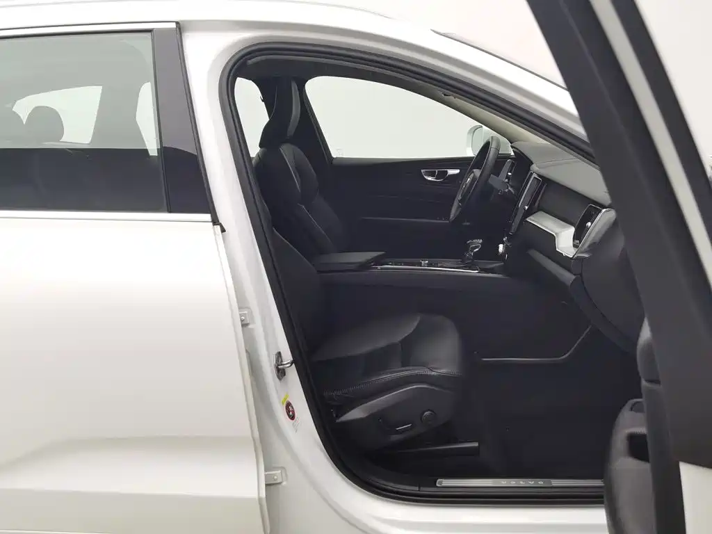 Фото 23 - Volvo XC60