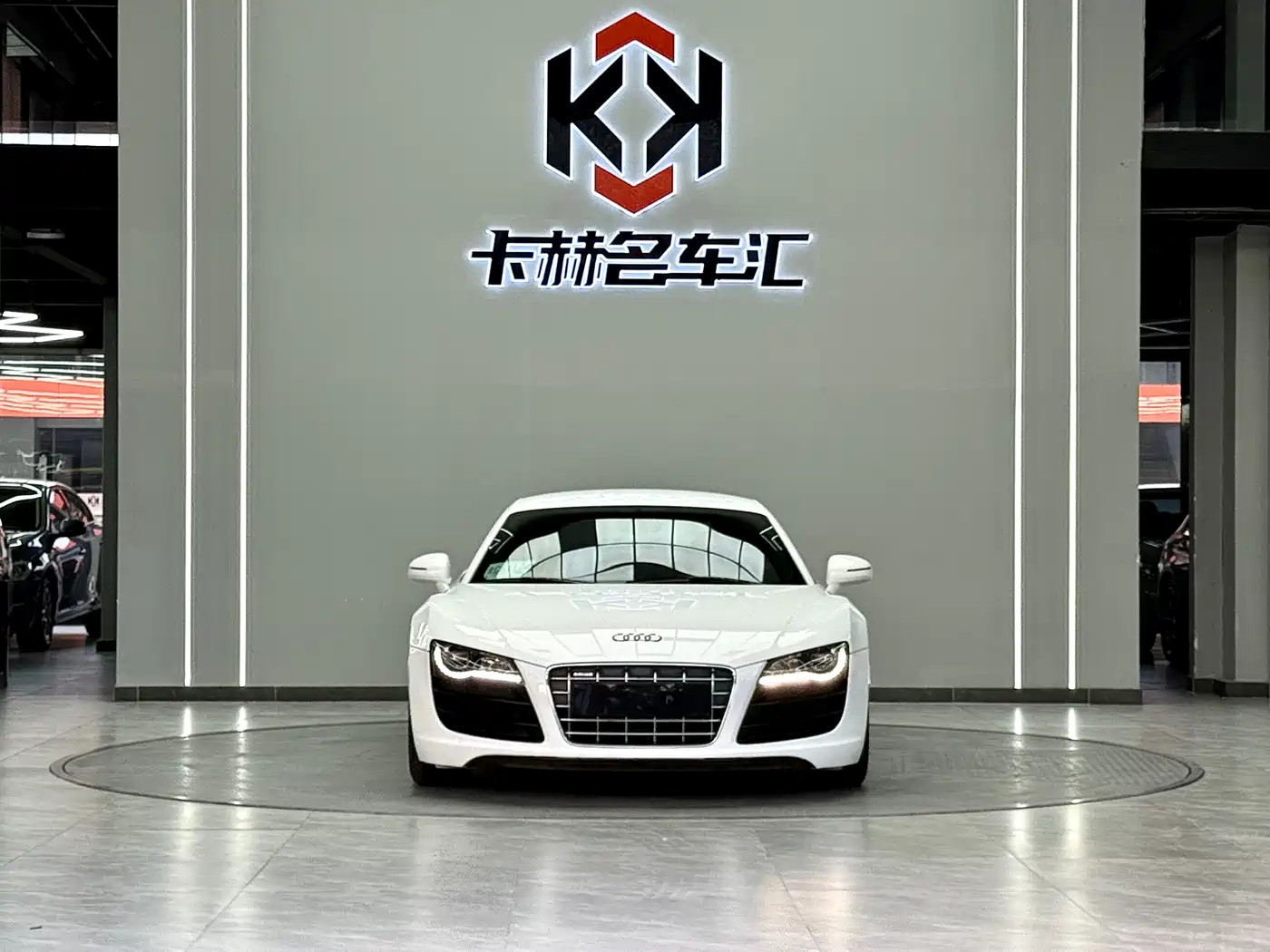 Audi R8 2010 5.2 FSI quattro фото 3