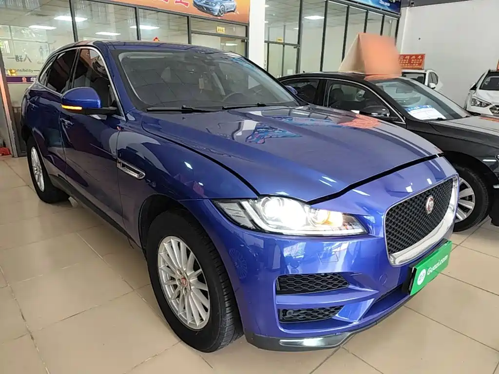 Фото 4 - Jaguar F-PACE