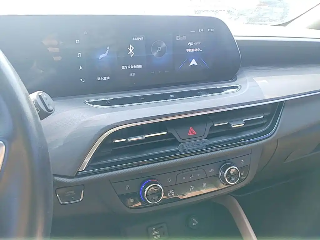 Photo 13 - Buick GL6
