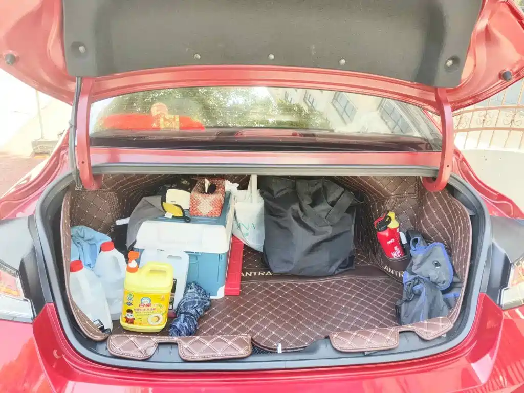 Фото 4 - Hyundai Elantra