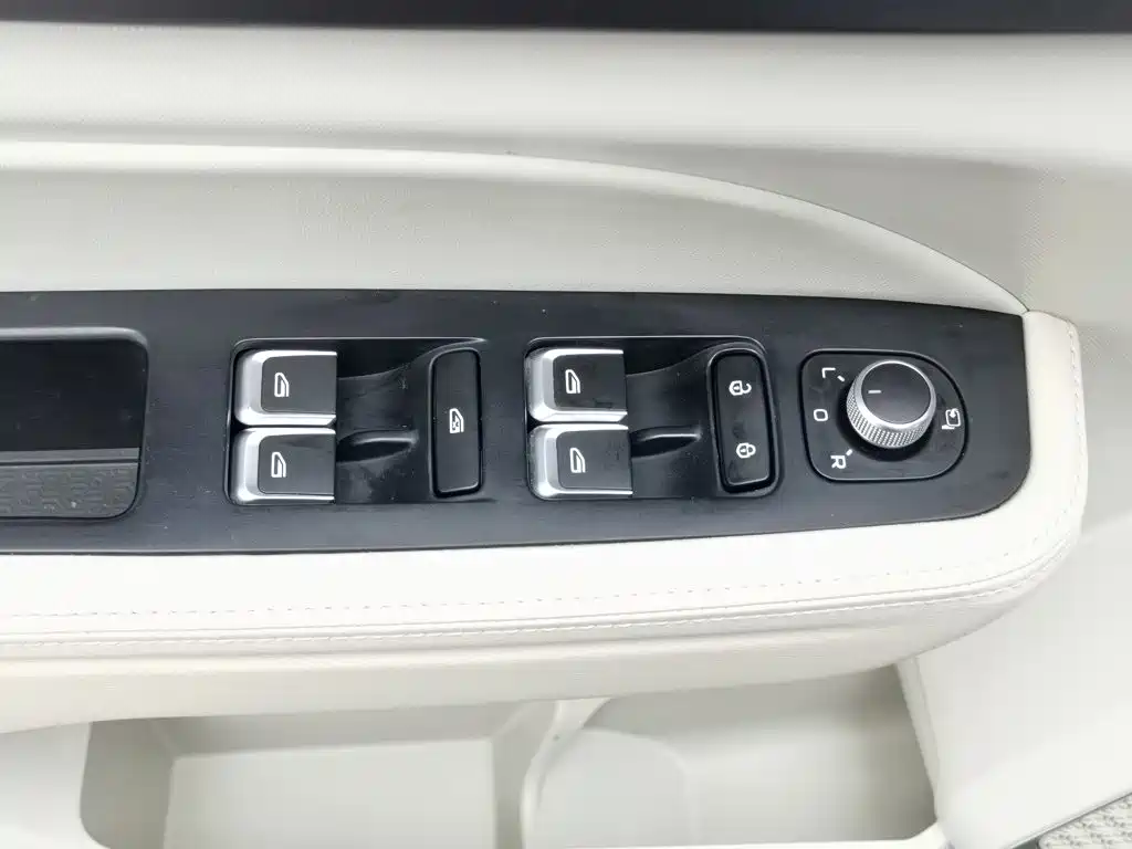 Фото 9 - Geely ICON