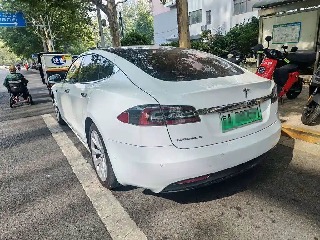 Фото 3 - Tesla Model S
