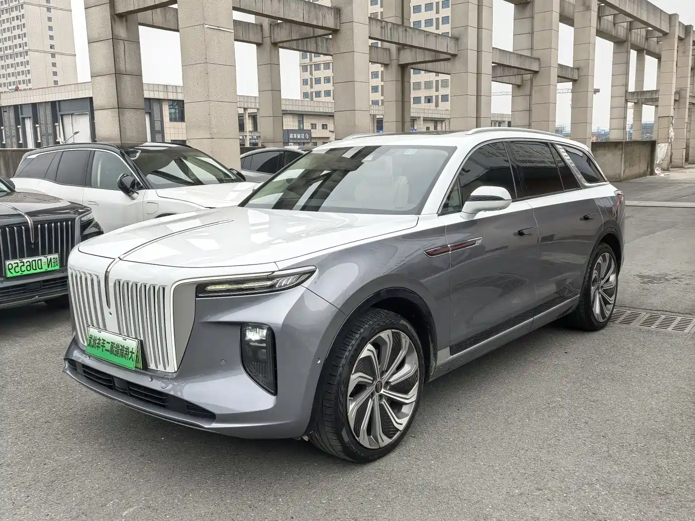 Hongqi E-HS9 2022 660km Qi Ling Edition (4-seater)