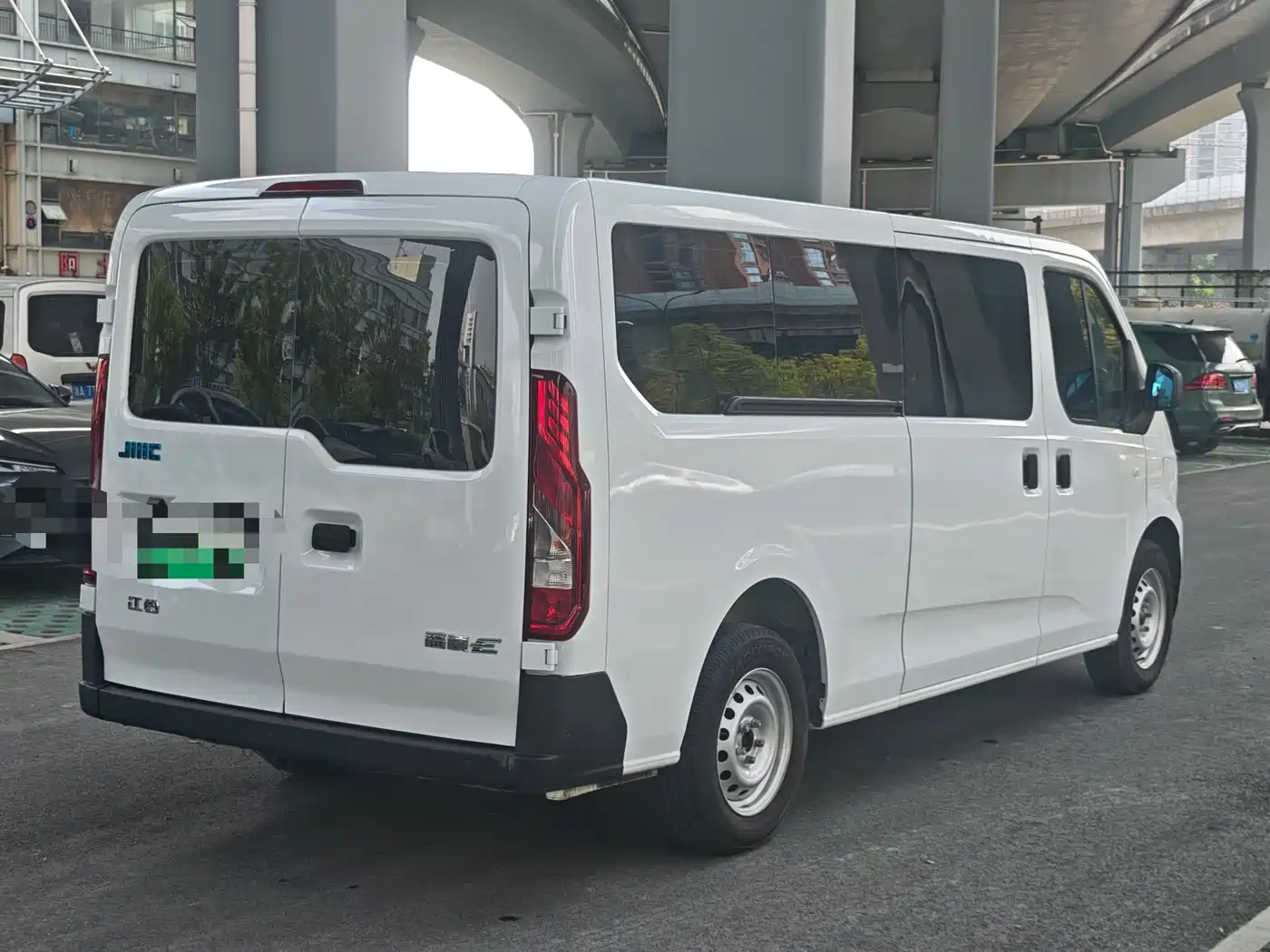 Jiangling E-Fushun 2025 2025 Clear Window Version 53.58kWh Medium Wheelbase Low Roof