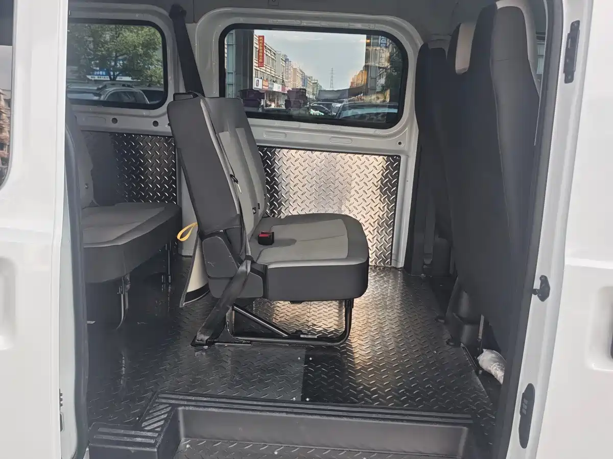Jiangling E-Fushun 2025 2025 Clear Window Version 53.58kWh Medium Wheelbase Low Roof