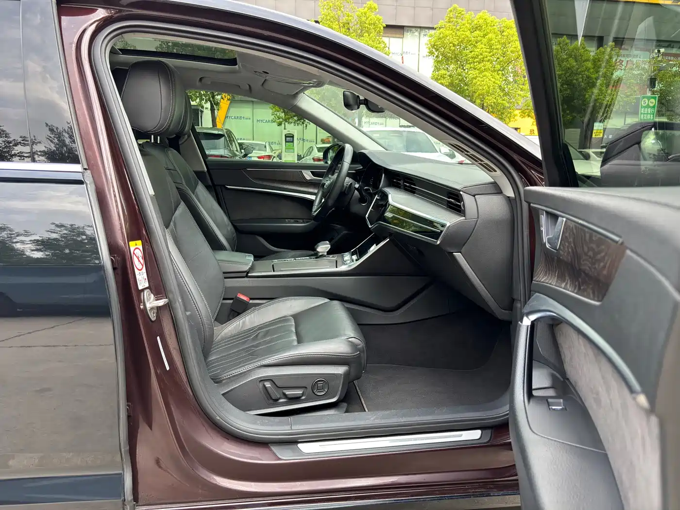 Фото 11 - Audi A6L