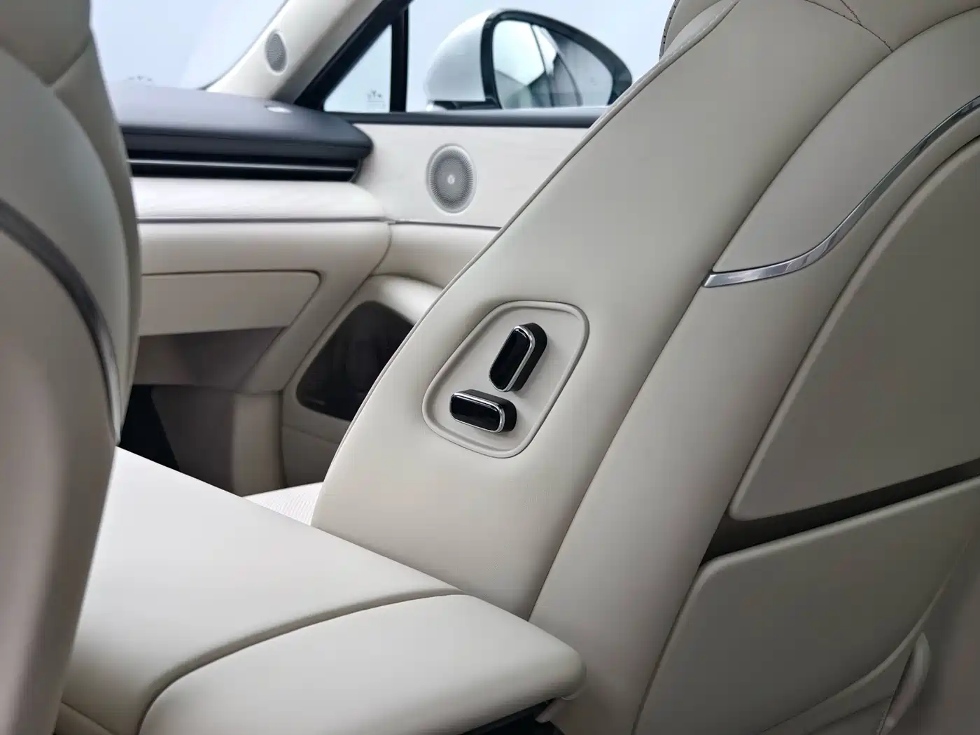 Voyah Auto VOYAH Zhuiguang L 2025 2025 Mid-configuration Model