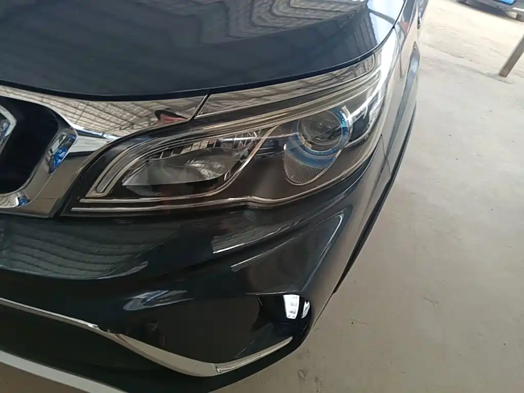 Фото 24 - Geely Vision X3