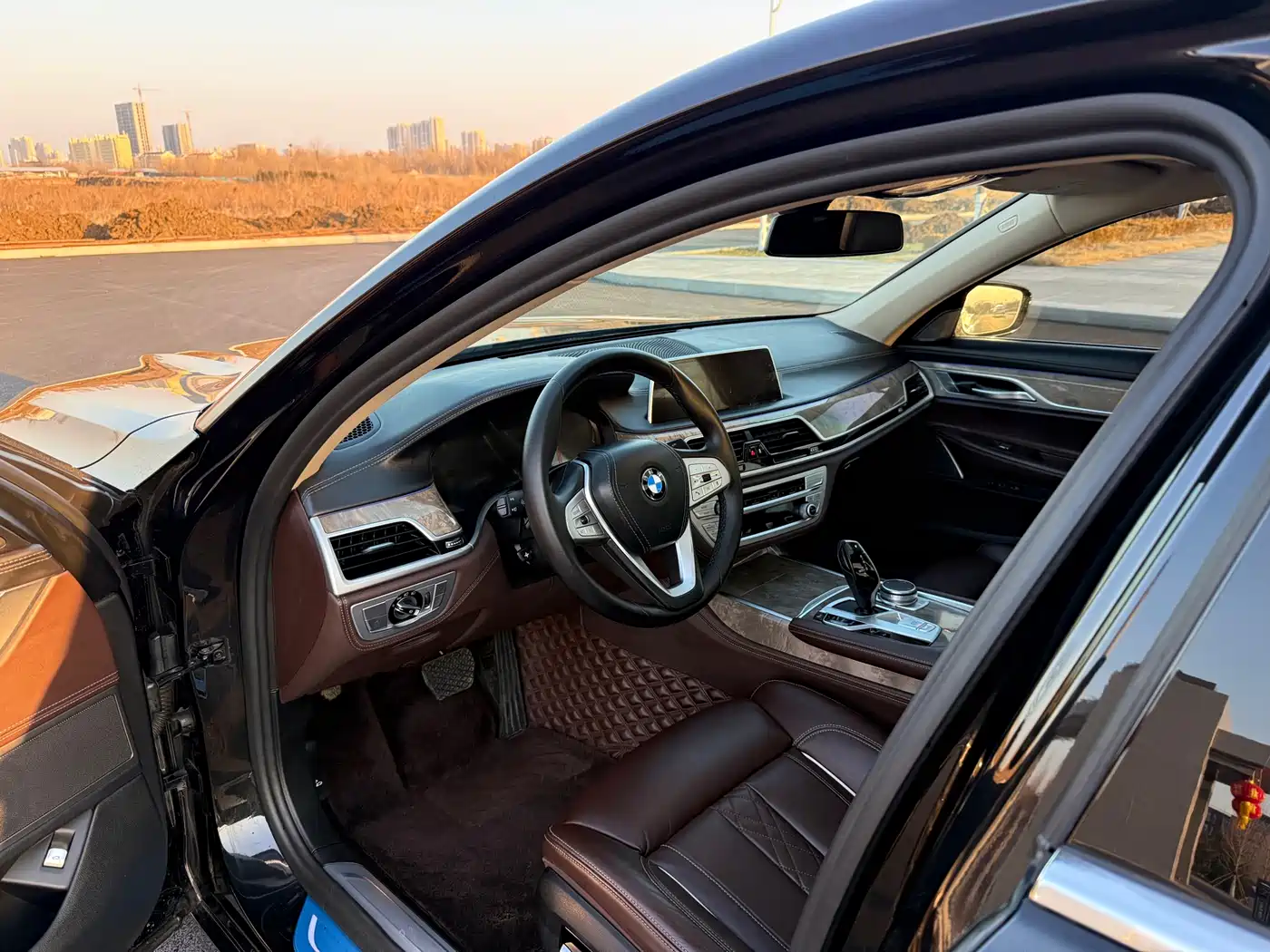 BMW 7 Series 2021 Model 740Li Leading Luxury Package фото 9