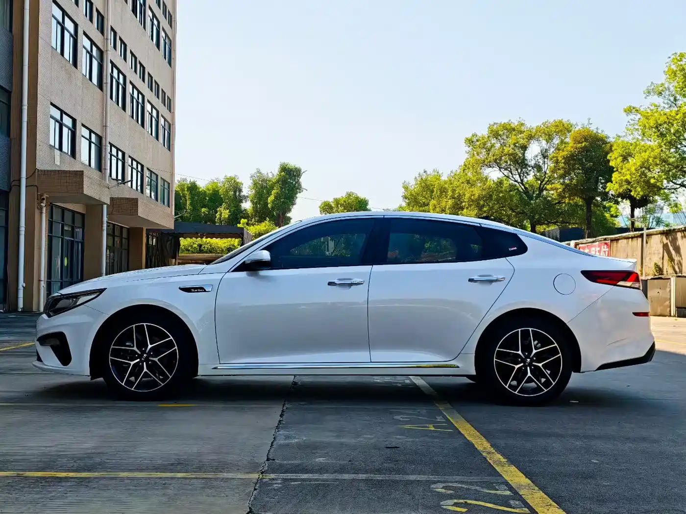 Фото 3 - Kia K5