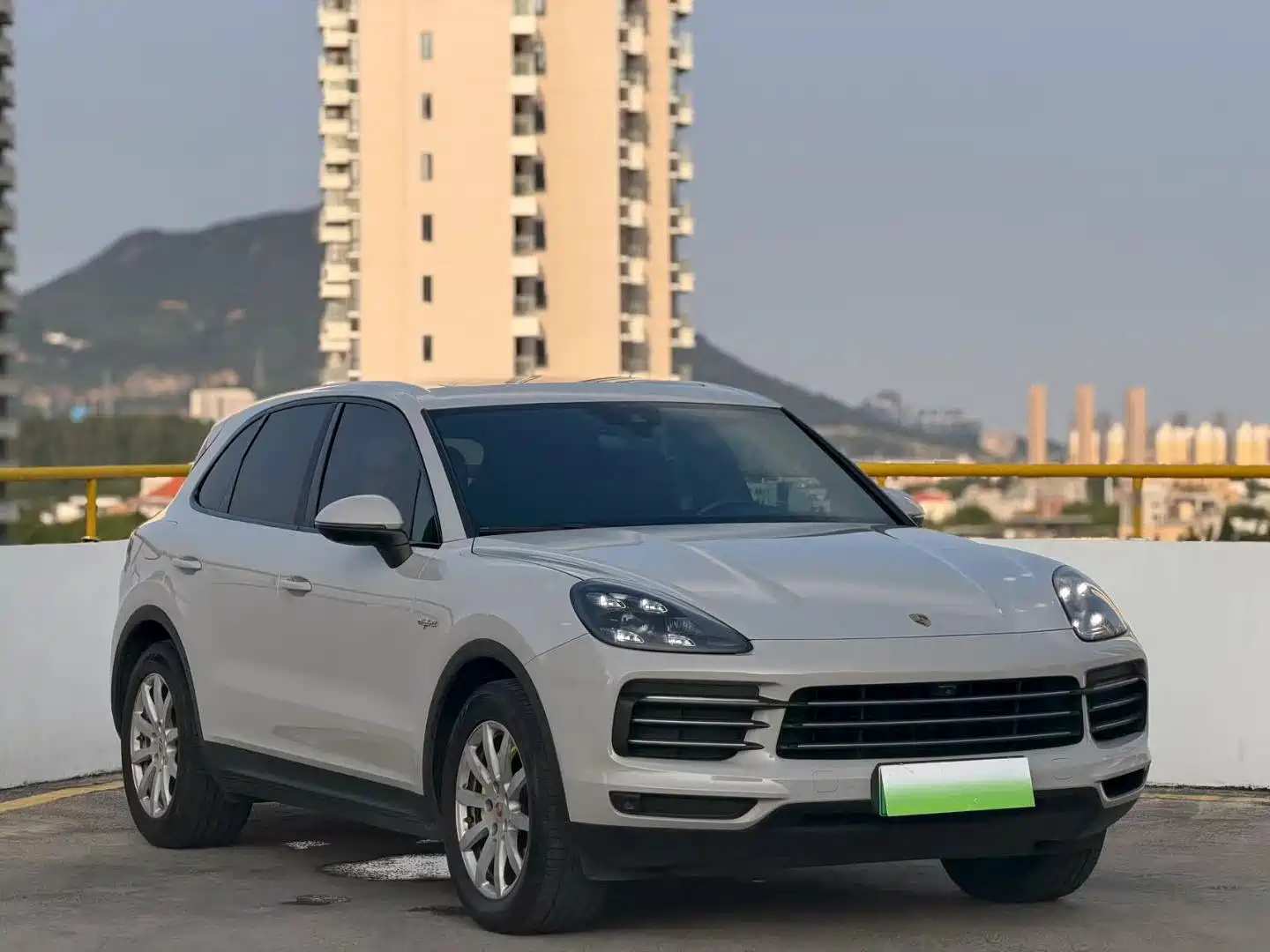 صورة 3 - Porsche Cayenne New Energy