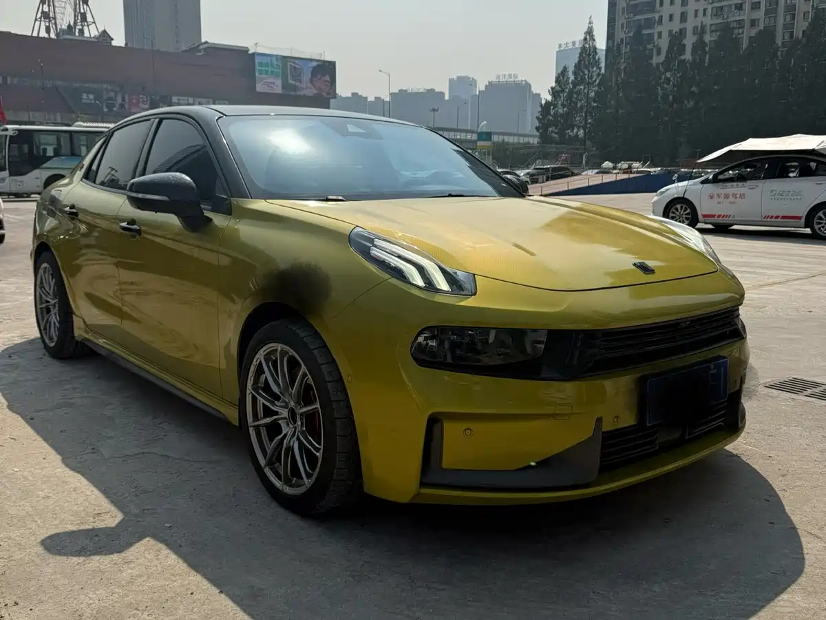 Фото 3 - Lynk & Co 03