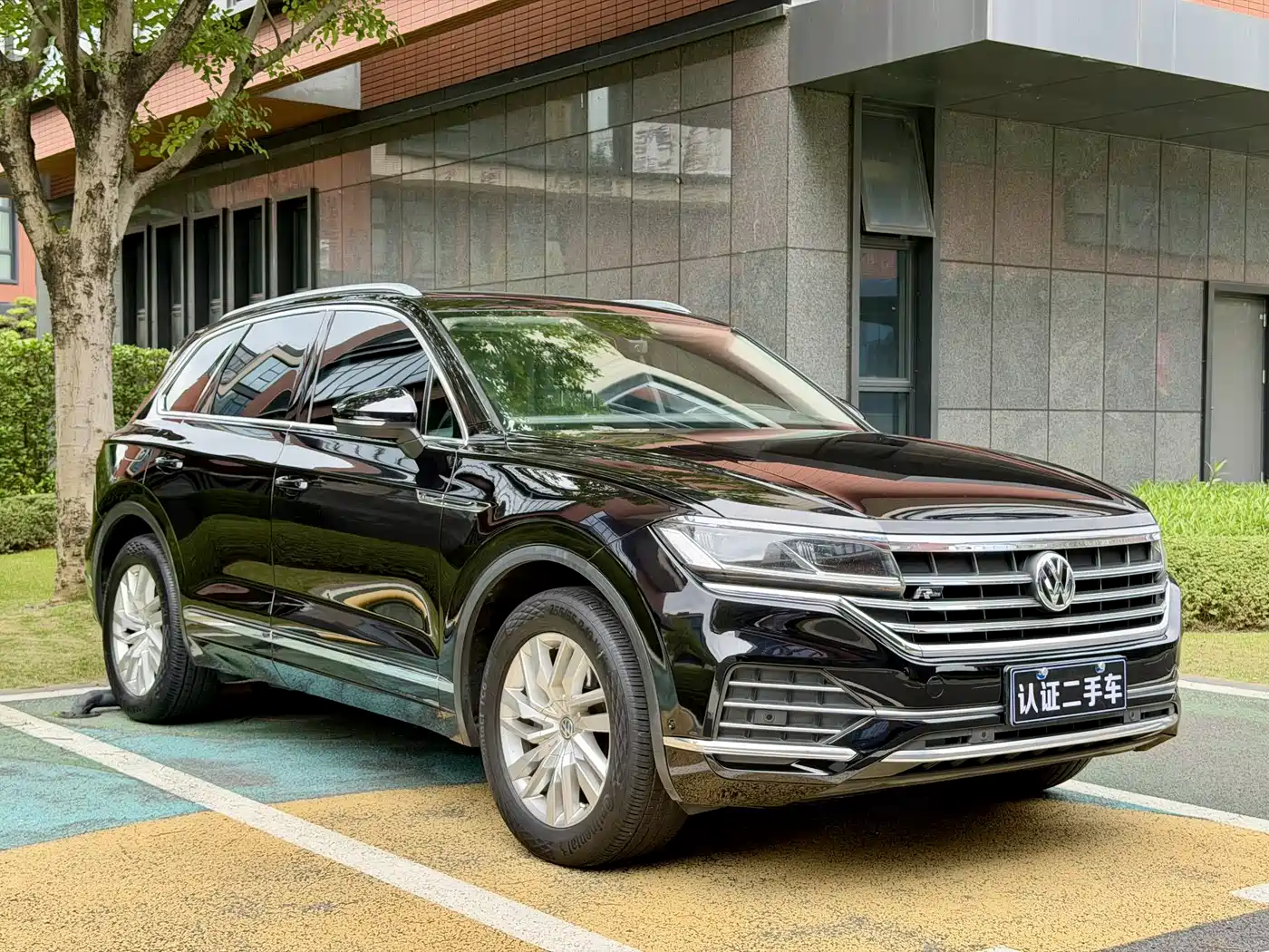 Volkswagen Touareg 2019 2.0TSI Sharp Wing Edition China VI фото 3
