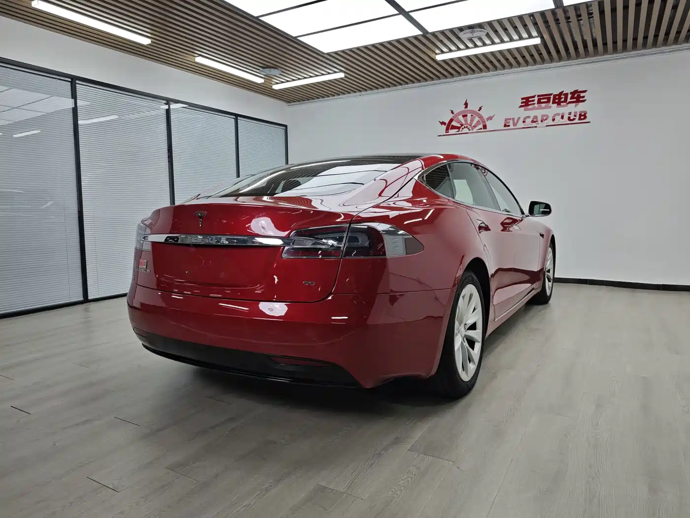 Фото 4 - Tesla Model S
