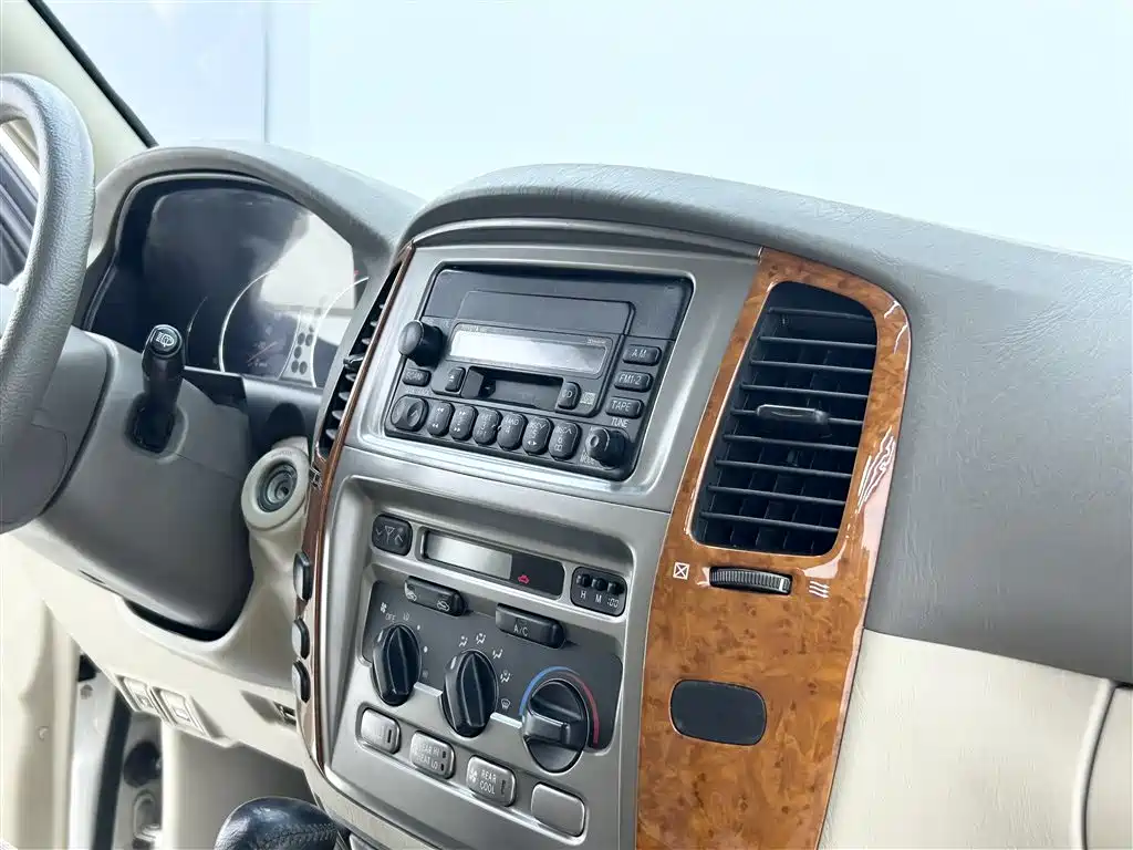 Toyota Land Cruiser 2005 Model 4.7L Automatic GX-R Luxury DVD Edition фото 10