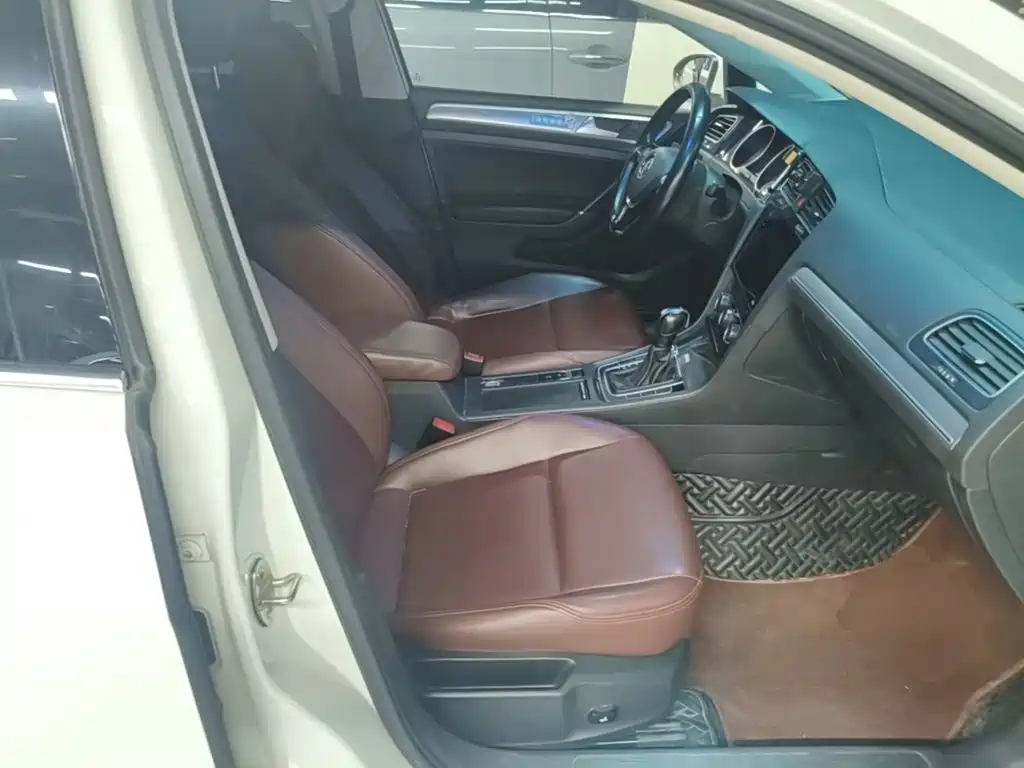 Фото 25 - Volkswagen Golf
