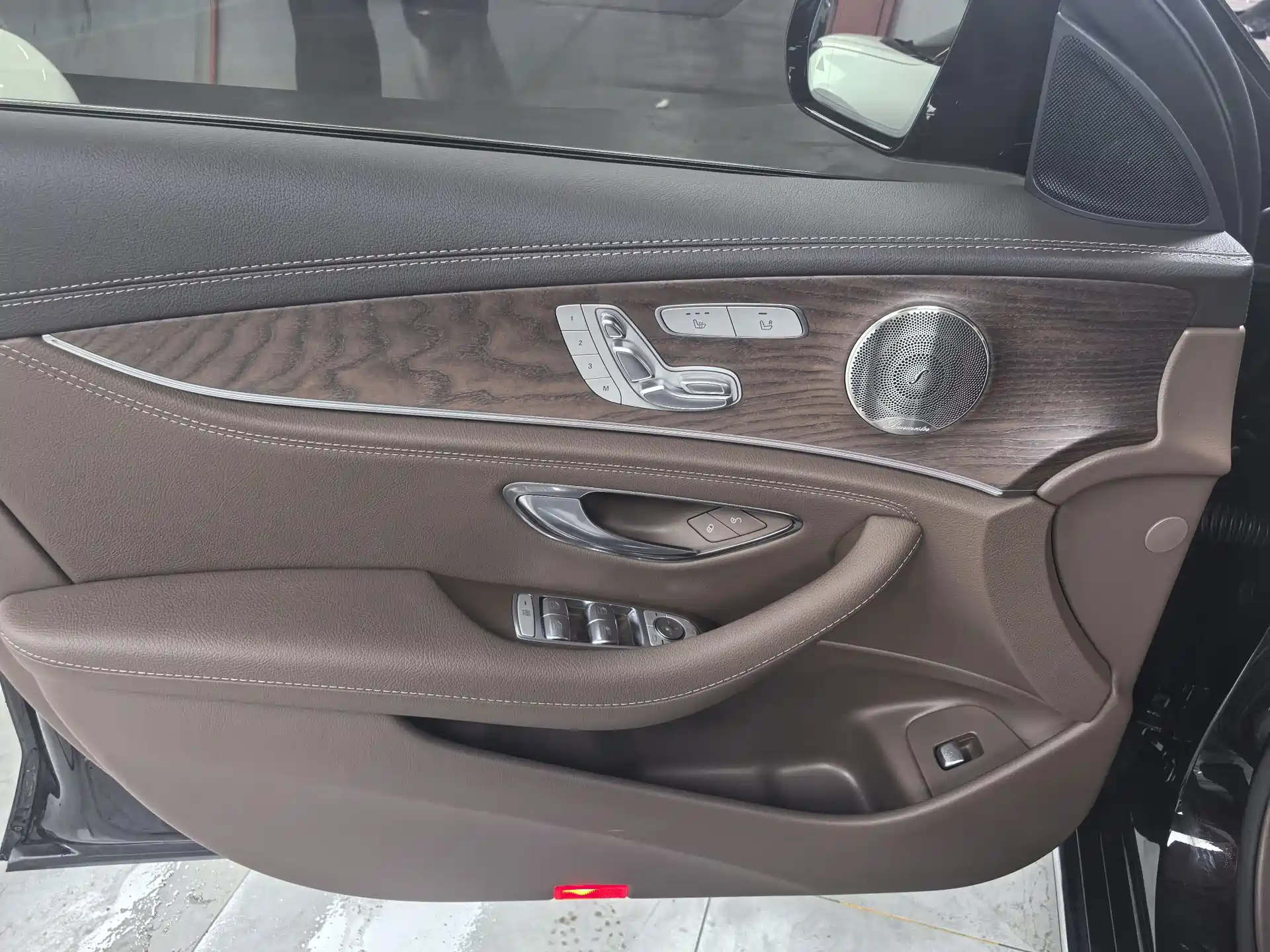 Фото 5 - Mercedes-Benz E-Class