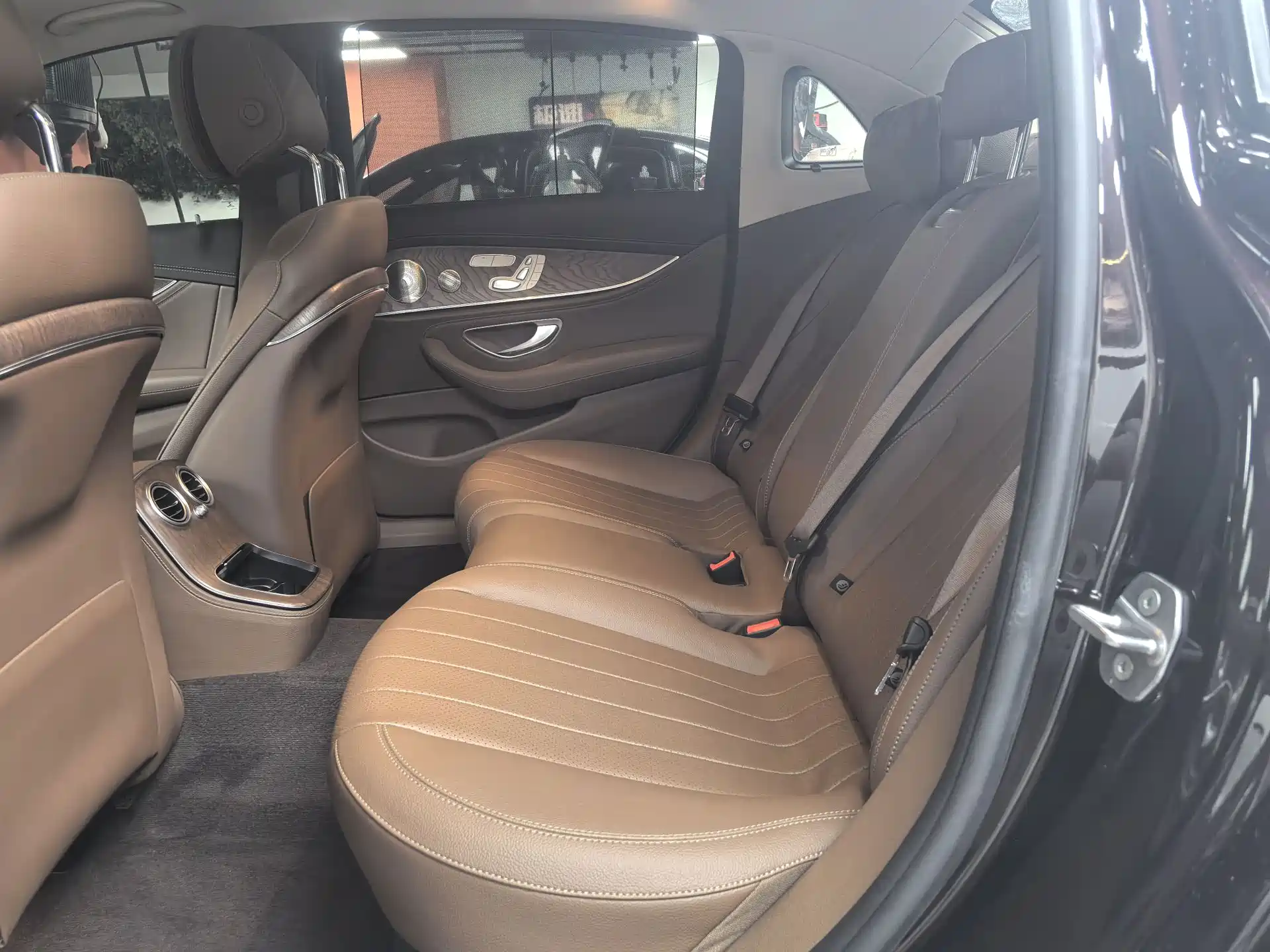Фото 7 - Mercedes-Benz E-Class