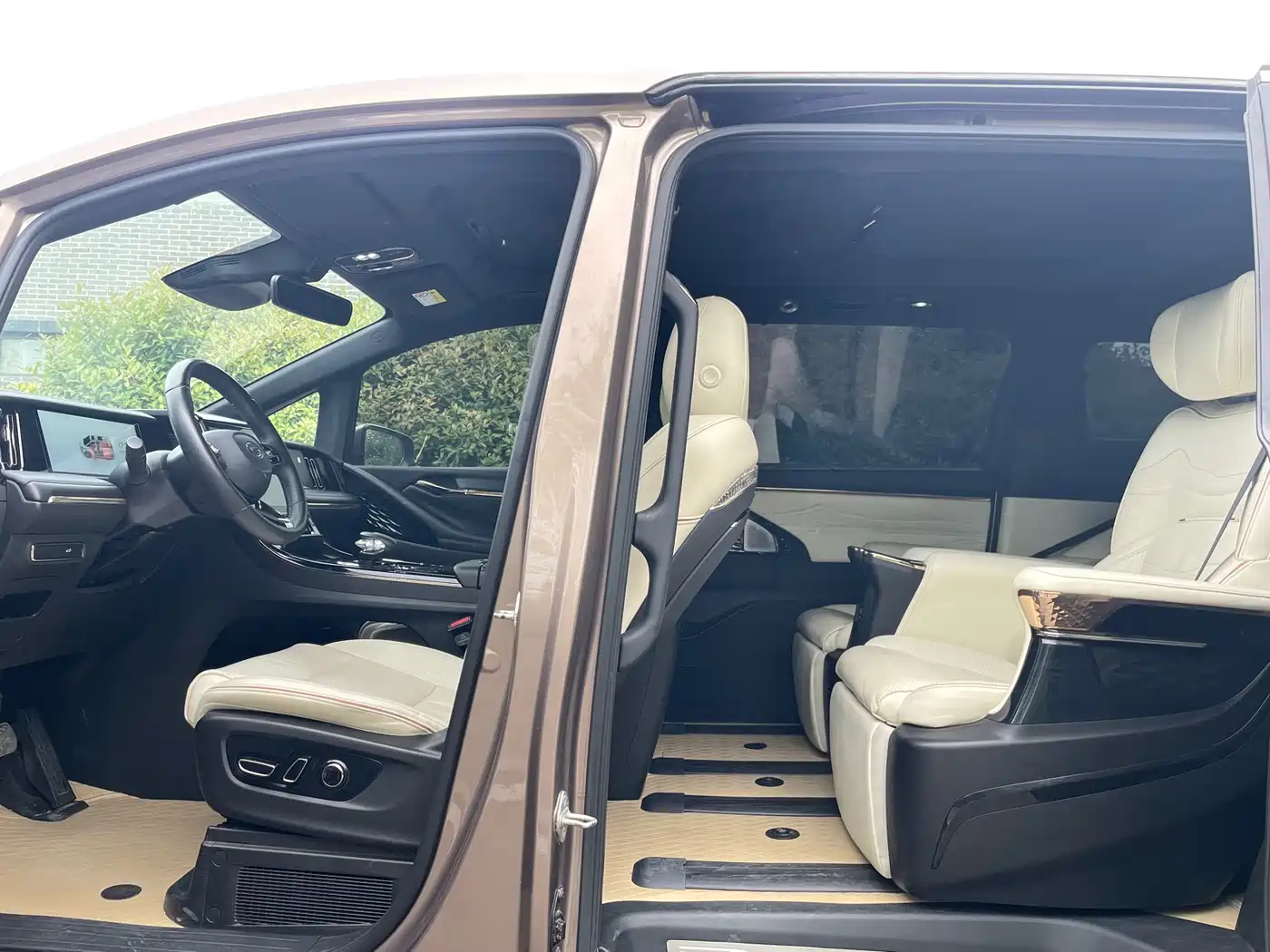GAC Trumpchi Trumpchi M8 2023 Model Master Series 400T Flagship Edition фото 11
