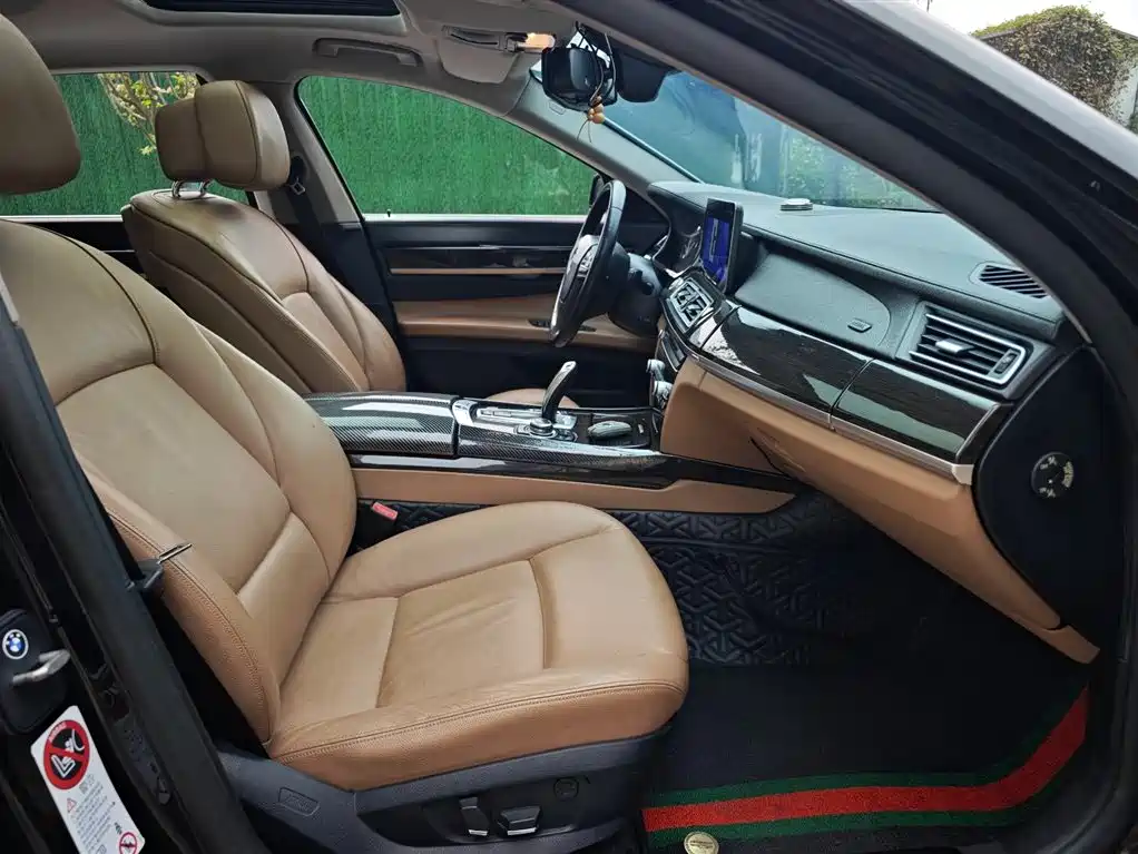 BMW 7 Series 2009 Model 740Li Leading Edition фото 11