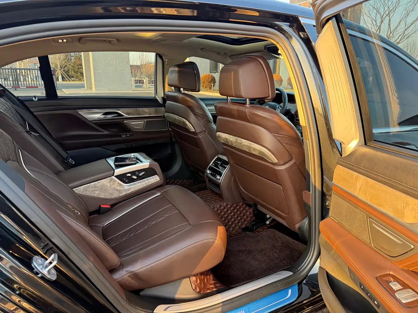 BMW 7 Series 2021 Model 740Li Leading Luxury Package фото 13