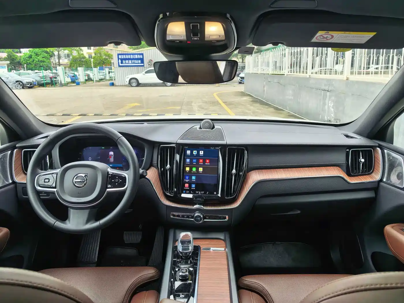 Volvo XC60 Plug-in Hybrid 2024 2025 Plug-in Hybrid Long Range AWD Zhiya Luxury Edition