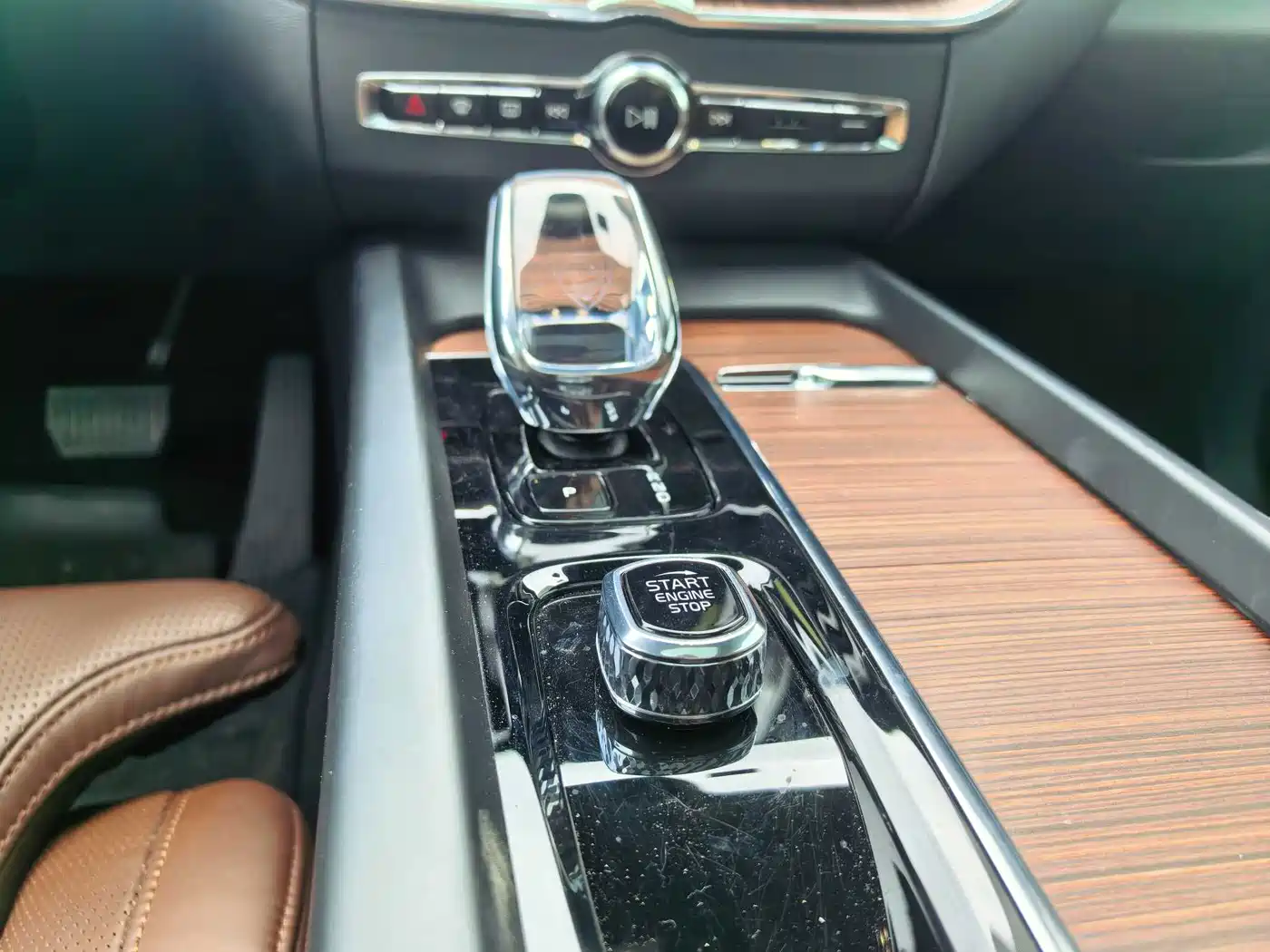 Volvo XC60 Plug-in Hybrid 2024 2025 Plug-in Hybrid Long Range AWD Zhiya Luxury Edition